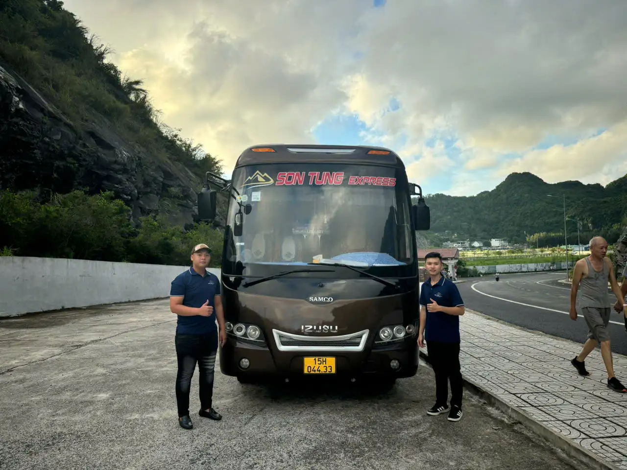 Xe 16 chỗ đời mới