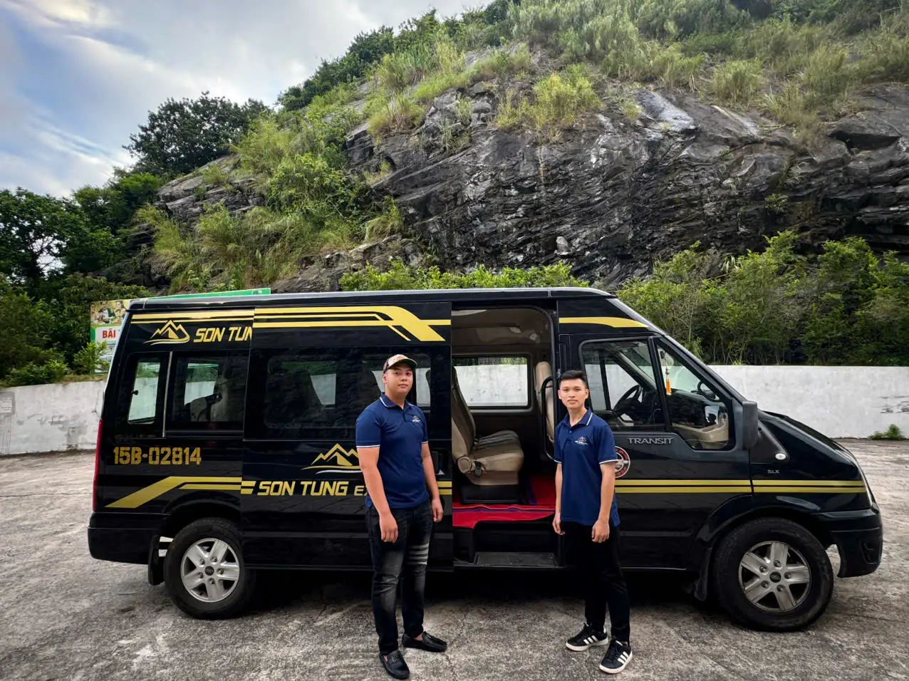 Xe 9 chỗ ford đời mới